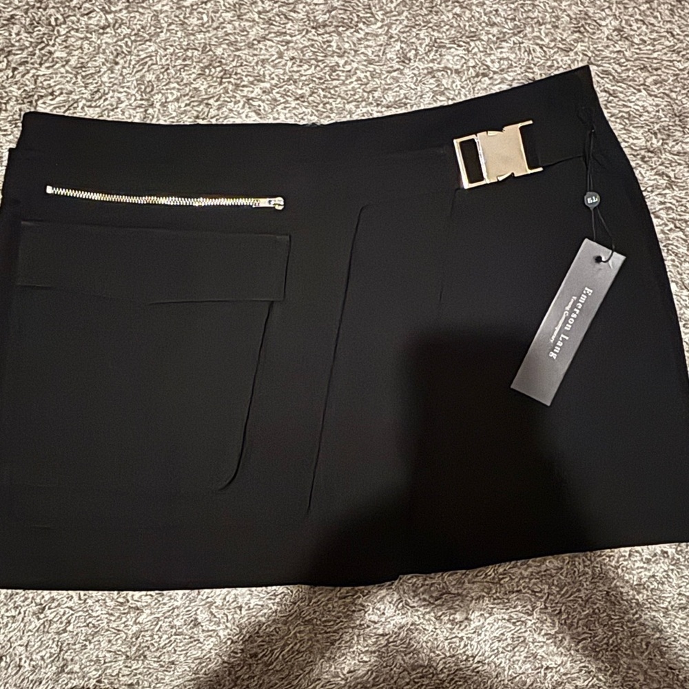 Elegant Black Skirt with Zipper Detail